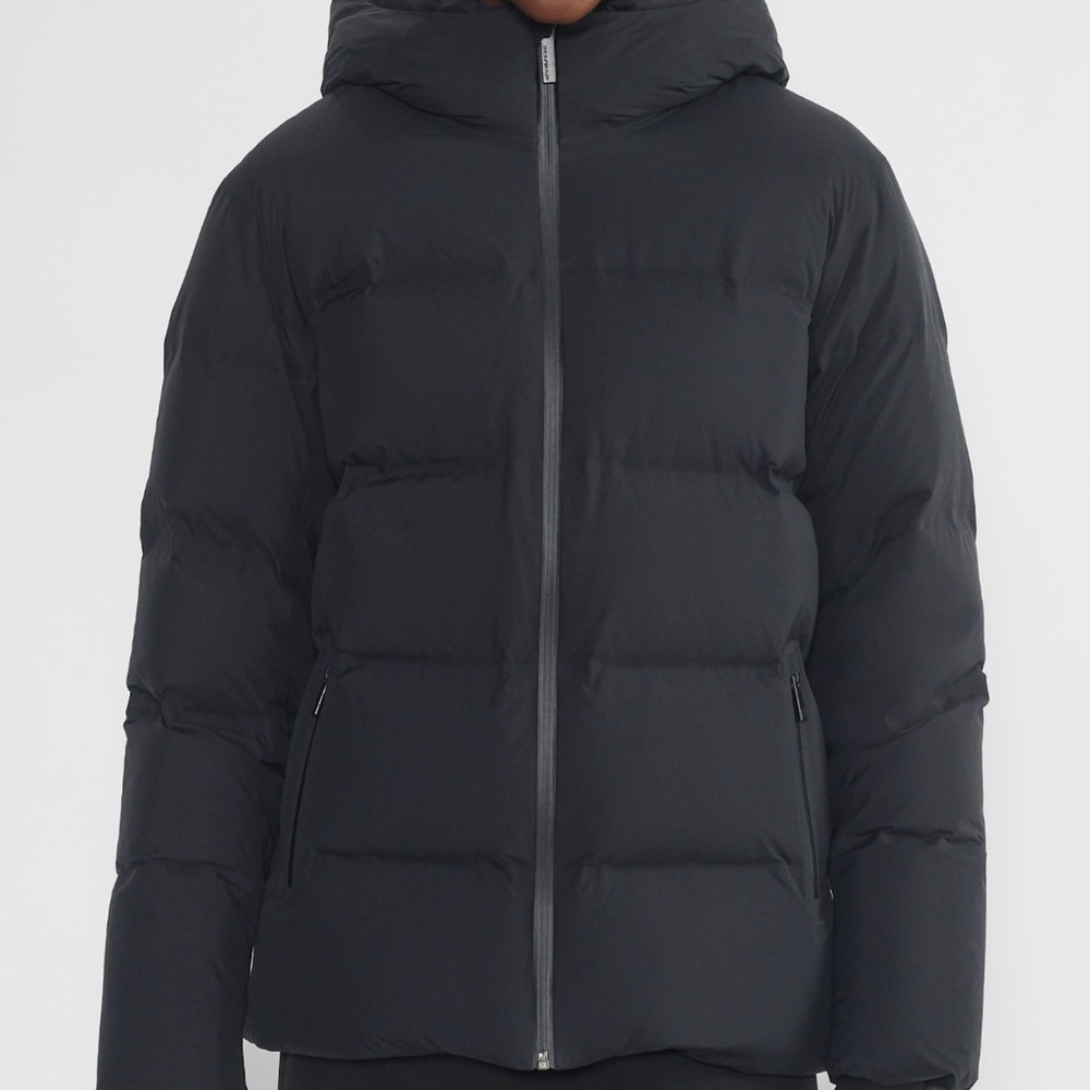 Aritzia The Super Puff 2O Rainstop